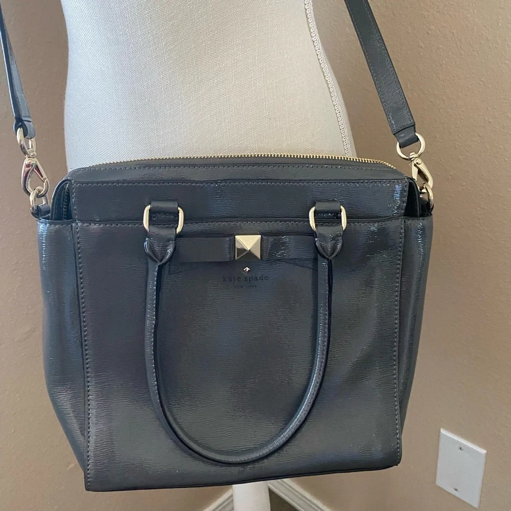 kate spade New York Beacon Court Jeanne Leather Tote Bag in gray shadow